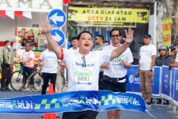 Pj Gubernur Adhy Jatim Lepas 1.600 Pelari Surabaya QRIS Run 2024