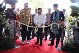 Pj Gubernur Jatim Adhy Resmikan Mal Pelayanan Publik Trenggalek