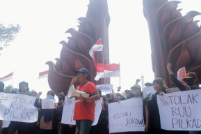 Aksi Melawan Dinasti Politik dan Pembangkangan Konstitusi di Tugu Pahlawan