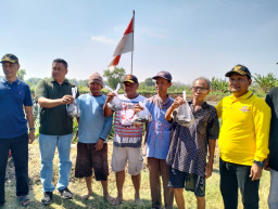 Dukung Ketahanan Pangan dan Cegah Stunting, Pemdes Sidoraharjo Bagi Hasil Panen Ikan ke Warganya