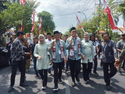 Jemput Kemenangan, Ribuan Relawan Antarkan Ghofur-Sosa Daftar ke KPU Lamongan
