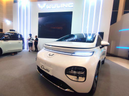 Wuling Targetkan Penjualan 190 Unit di GIIAS Surabaya 2024 dengan Respons Positif Pengunjung