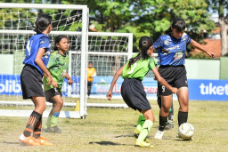 Ribuan Siswi Unjuk Kebolehan di Ajang Milklife Soccer Challenge - Surabaya Series 2 2024