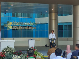 Baca juga : Resmikan RS Kemenkes Surabaya, Jokowi Tekankan Kualitas Layanan Kesehatan