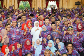 Khofifah Ajak Perangkat Desa Jaga Suasana Kondusif Pilkada Serentak