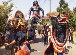 Semarak Ruwat Desa Kedungpandan, Ditutup Pagelaran Kasenian Wayang Kulit