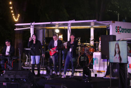 Buka Gelaran Caravan Jazz Fiesta 2024, T-Plus Bius Pecinta Musik Kota Surabaya Dengan Genre Jazz Rock