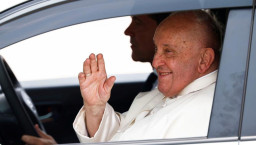 Paus ke Indonesia, tak Gunakan Private Jet