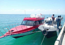 Pemkab Sampang Fasilitasi Kapal Cepat, Dukung Kinerja Guru dan Nakes