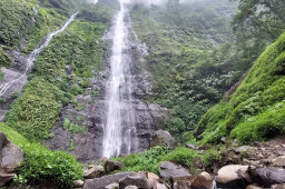 Pesona Wisata Air Terjun Tretes, Salah Satu Tertinggi di Jatim 158 Meter