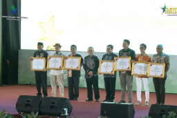 Kota Surabaya Raih Penghargaan Nugra Jasa Dharma Pustaloka dari Perpusnas RI