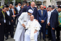 Kebesaran Hati Menerima Kunjungan Paus Fransiskus