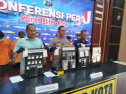 Satnarkoba Polres Blitar Kota Tangkap 5 Pengedar Sabu dan Pil Dobel L