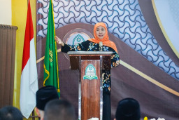 Khofifah Ajak Mahasiswa Al Falah Assunniyah Jember Jemput Indonesia Emas