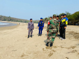 Remaja 18 Tahun Hilang Terbawa Arus Gelombang Laut, saat Berenang