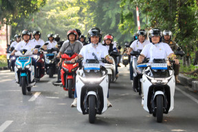 Peringati Hari Listrik Nasional, PLN Jatim Pecahkan Rekor MURI Konvoi Motor Listrik Terbanyak