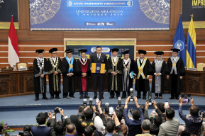 AHY, Lulus Cumlaude!