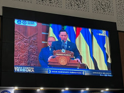 Lulus Gelar Doktor dengan Predikat Cumlaude, AHY Dipuji Seluruh Guru Besar Unair