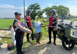 Polres Ngawi Bagikan Makan Makan Sehat Gratis ke Masyarakat