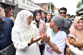 Kunjungi Pasar PPI, Khofifah Dengarkan Langsung Aspirasi Para Pedagang