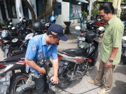 Baca juga : Keliling di 27 Kelurahan, DLH Kota Madiun Komitmen Gelar Uji Emisi Gratis