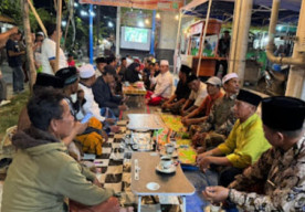 H. Slamet Junaidi Minum Kopi Pererat Silaturahmi