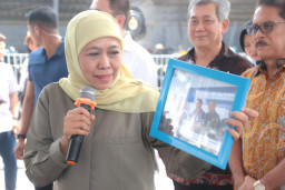 Sapa Pekerja Jasuindo Sidoarjo, Khofifah Ceritakan Tugas Presiden Merintis Program KIP, KIS dan KKS