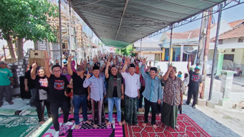 Emak - Emak Bakalanpule dan Relawan Banteng Bagus Lamongan Bersatu Menangkan Ghofur-Firosya