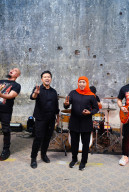 Resmi Luncurkan Video Kampanye Bareng Dewa 19 Khofifah dan Emil Kompak Nyanyikan Lagu Hidup Adalah Perjuangan*