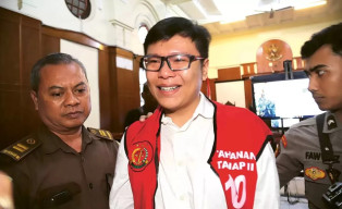 Kejaksaan Bidik Keluarga Ronald, Komit Mafia Peradilan