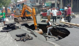 Ruas Jalan Muharto di Kota Malang Mendadak Ambles, Lubang Menganga 9 Meter
