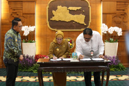 Tingkatkan SDM Kessos di Jatim, Pemprov Jatim Tandatangani Kerja Sama dengan Poltekesos Bandung