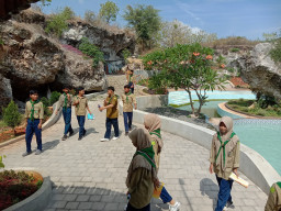 Pemdes Ketanen Panceng Sulap Bekas Tambang Galian Batu Kapur Jadi Wisata Dino Gunung Pundut