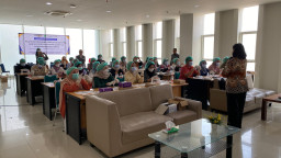 Fakultas Farmasi Unair Lakukan Pelatihan Bagi Apoteker di Makasar