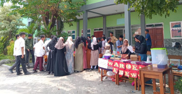 Siswa SMAN 3 Sidoarjo Gelar Bazar Kuliner Nusantara