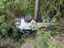 Mobil Pikap Masuk Jurang, Sopir dan Kernet Selamat