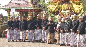 Jaga Adat Leluhur, Ratusan Warga Desa Dapet Balongpanggang Gelar Sedekah Bumi