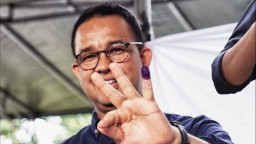 Anies Tunjukan Gestur 3 Jari