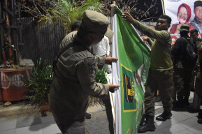 Masa Tenang Pilkada 2024, Pemkot Surabaya bersama KPU dan Bawaslu Mulai Tertibkan APK