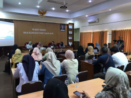 Pelajari Mesin Produksi, Diskopukmperindag dan IKM Alas Kaki Kota Mojokerto Kunjungi BBKKP Jogja