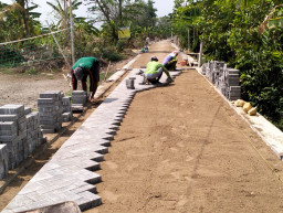 Permudah Distribusi Hasil Pertanian, Pemdes Dungus Cerme Bangun JUT