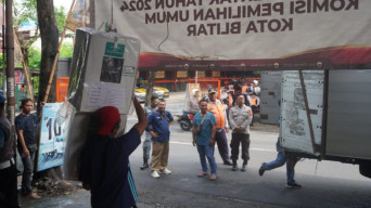 KPU Kota Blitar Gelar Seremonial Pemberangkatan Logistik Pilkada