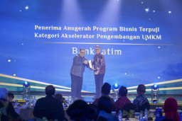 Bank Jatim Raih Penghargaan Sebagai Akselerator Pengembangan UMKM