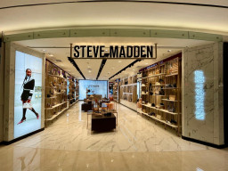 Resmikan Store Ketiga, Steve Madden Ekspansi Pasar Ritel Fashion di Kota Surabaya
