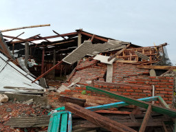 Ngeri, Angin Puting Beliung Sapu Lamongan, Pasar dan 7 Rumah  Porak poranda