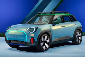 Meluncur di GJAW, Mini Aceman dan 5-Door Terbaru Miliki Karakter Khas