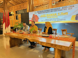 Di Depan Warga Blitar, Wakil Ketua Komisi E Jairi Irawan Usulkan Hapus Zonasi SMK