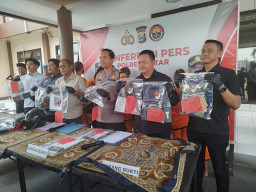 Dalam Dua Pekan, Polres Blitar Ungkap Kasus Perjudian dan KDRT, dengan 7 Tersangka