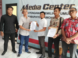 Lengkapi Berkas, Tim Kuasa Hukum Bagus Minta Bawaslu Segera Adili Kades Kemlagi Lor