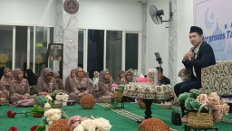 Hadirkan Ustaz Dennis Lim, Paguyuban Ibu-ibu The Gayungsari Gelar Kajian Islam